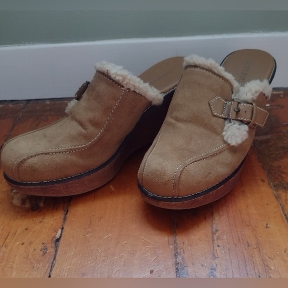 Cute suede clogs - Picture 2 of 3